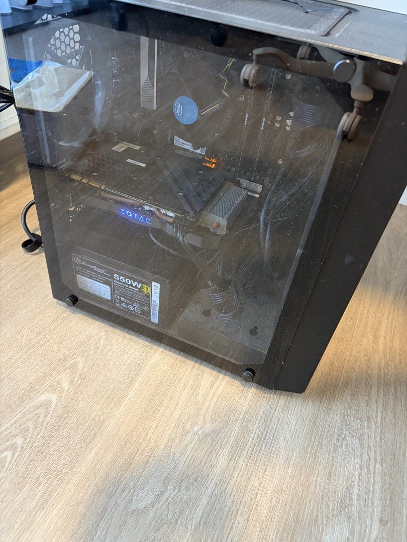 Desktop Computer419578332159692800