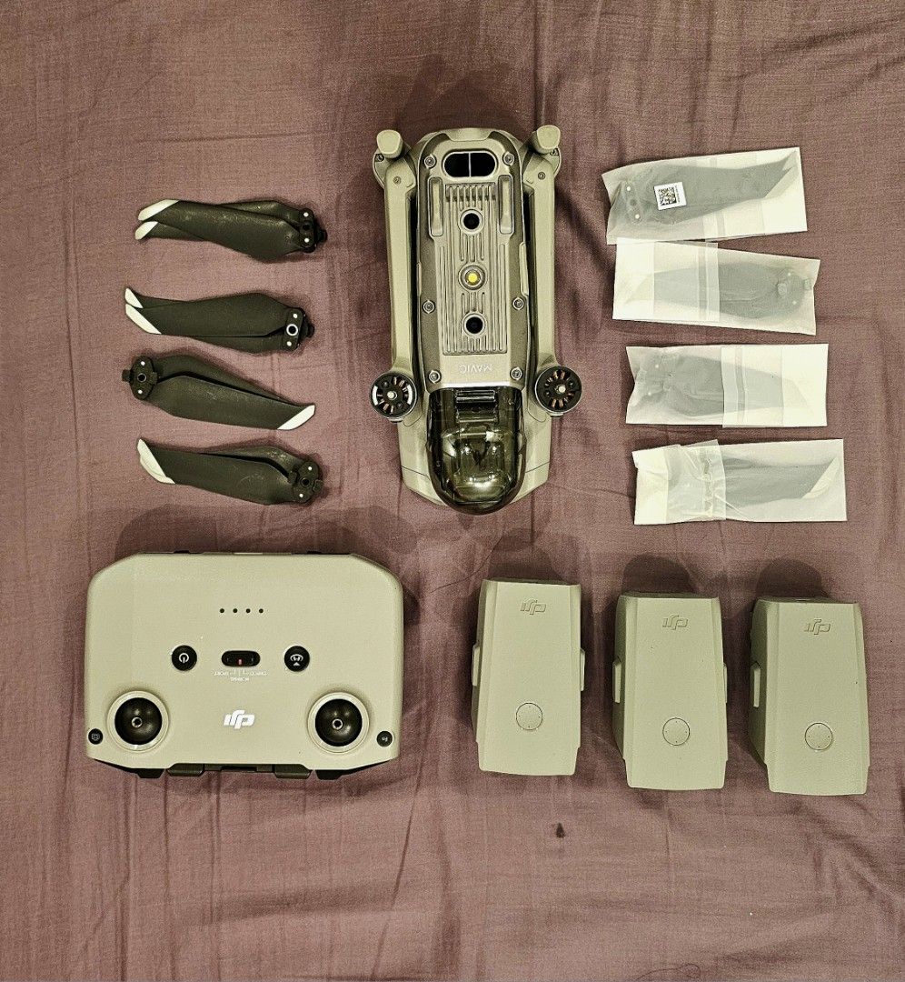 DJI Mavic AIR 2 (Category: Drones) located in Quezon City. Submitted by roldco (Listing ID 1430566100, Image 1). Description: in almost new condition. perfect working condition. fly more package. everything complete .