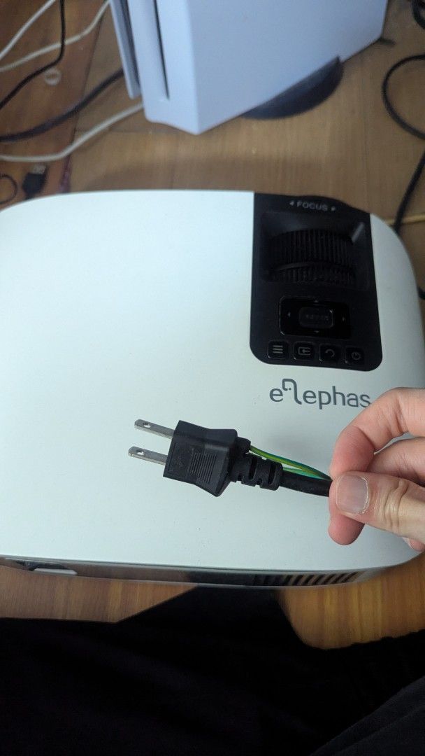 Elephas Projector (Category: Projectors) located in Singapore. Submitted by shaherfi (Listing ID 1430439591, Image 2). Description: Elephas projector. used a few times still working well. requires American outlet adapter..