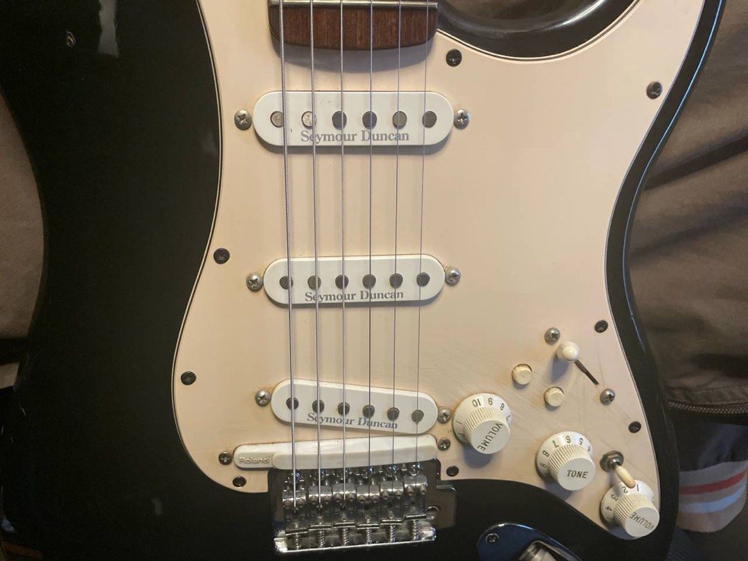 Fender MIM Stratocaster Roland Ready, Hobbies & Toys, Musical ...