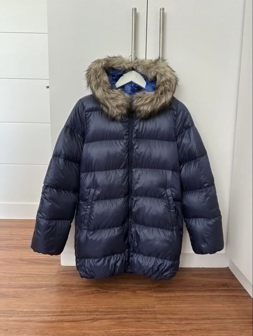Gap Winter Edition Puffer Jacket with Fur Hood (Category: Coats, Jackets and Outerwear) located in Marikina City. Submitted by cosmicfox_6dec29 (Listing ID 1430490060, Image 2). Description: For women Good as new Detachable fur Size: Small Exact measurement when laid flat Shoulder: 15.5” Width: 20” Length: 30” Washed and ready to wear.