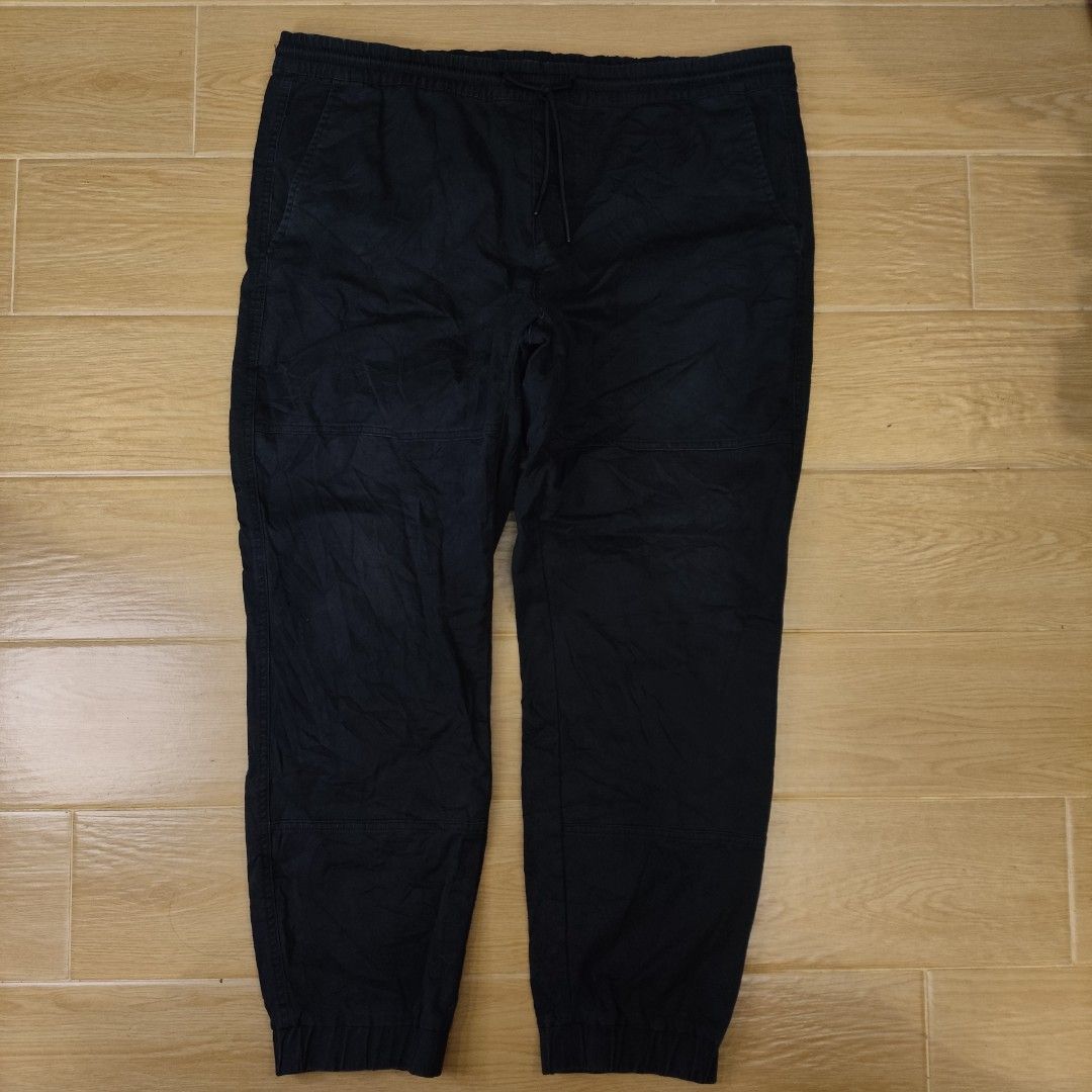 Giordano Slim Tapered Pants (XL) (Category: Trousers) located in Tagaytay City. Submitted by splurge_ (Listing ID 1430554883, Image 1). Description: For Sale: ▫️ Giordano Slim Tapered Pants ▫️ Complete tags ▫️ Excellent Condition ▫️Size XL (180/90A) on tag Dimensions: ▫️ Width - 19 inches, can stretch up to 21 inches ( 38 - 42 waistline) ▫️ Length - 37 inches ▫️Hem - 1.5 inches Php 600 ▫️ Shipping fee is already included ▫️ Shipping via J&T ▫️ Ta
