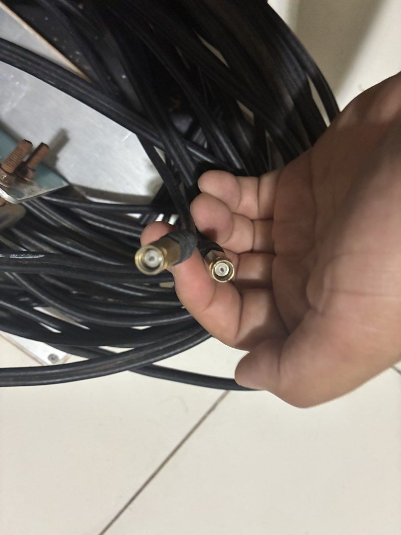 Globe Antenna with Cable (Category: Networking) located in General Mariano Alvarez. Submitted by lucian91 (Listing ID 1430584332, Image 3). Description: - Globe Antenna with Cable - Includes antenna and cable - Classic Globe orange color - Meetup locations: Festival Supermall, General Mariano Alvarez.
