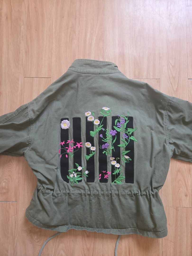 Green Embroidered Jacket (Category: Coats, Jackets and Outerwear) located in Imus. Submitted by tinph (Listing ID 1430429675, Image 3). Description: Stylish green jacket with multiple pockets and a zipper closure. Features an embroidered floral design on the back. Includes drawstrings for an adjustable fit. The jacket has long sleeves and a collared neckline. Perfect for adding a unique touch to your outfit. fits XS to M MOP: BDO/BPI/Gcash Shippi