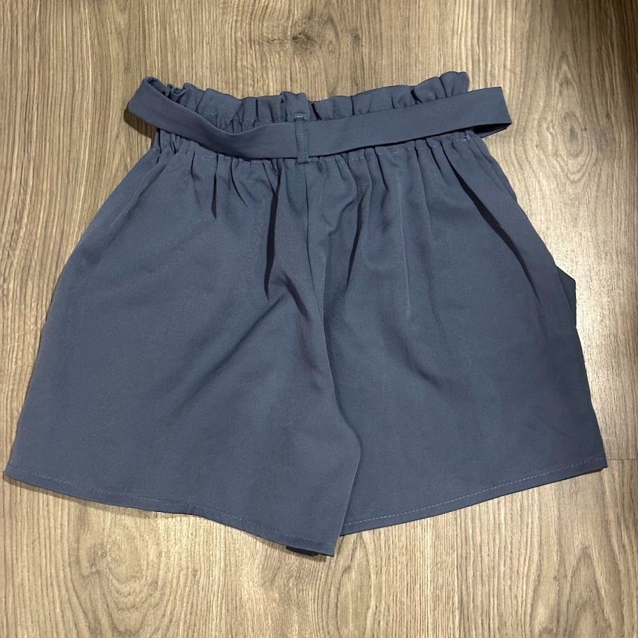 High-Waisted Shorts with Belt (S) (Category: Shorts) located in Valenzuela. Submitted by choppersells (Listing ID 1430553754, Image 2). Description: 💙 High-Waisted Paperbag Shorts with Belt Stylish and comfy high-rise shorts featuring a paperbag waist and a removable matching belt. 📏 Size: Fits Small ✨ Condition: Excellent, gently used 🎨 Color: Slate Blue 🚚 Buyer covers delivery fee 💵 Payments via BPI, Maya, or GCash.
