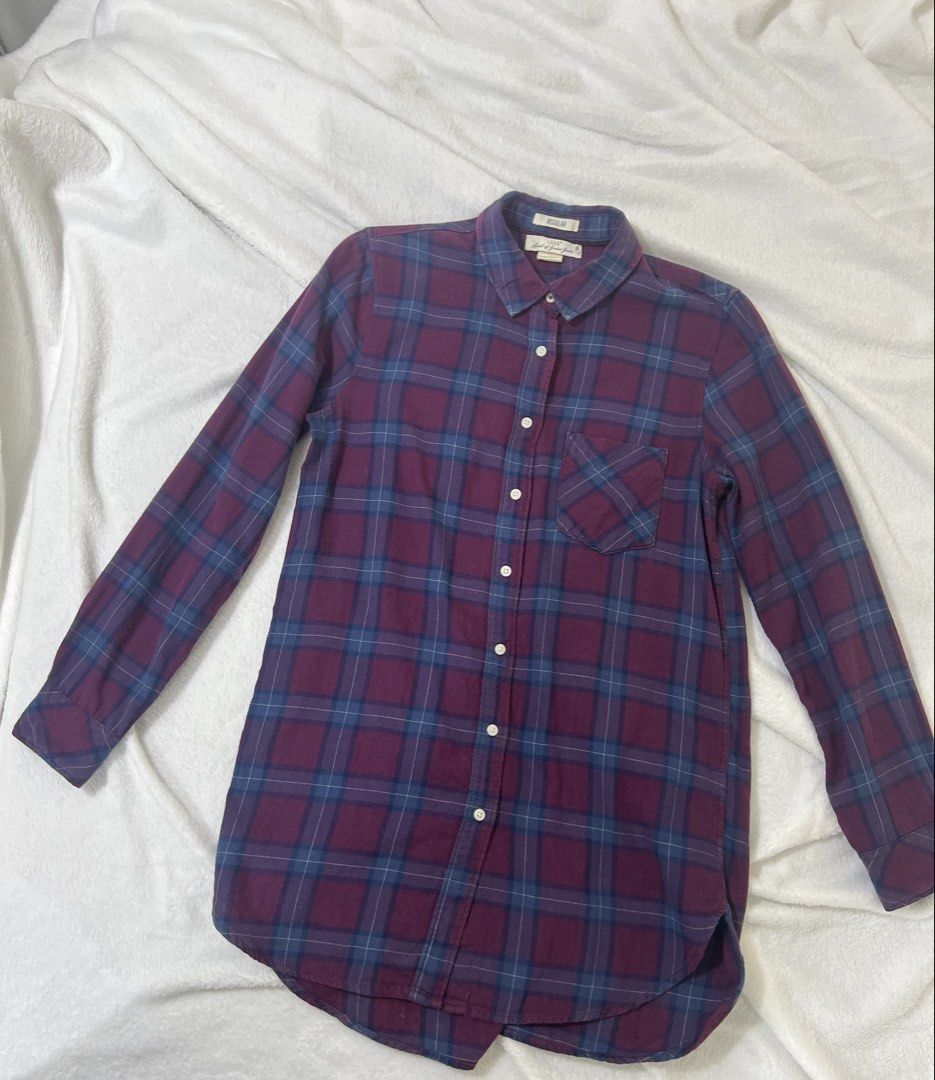 H&M Polo plaid oversized longsleeve (Category: Longsleeves) located in Pasig City. Submitted by mr.abrenica (Listing ID 1430521556, Image 2). Description: Decluttering Sale! H&M Polo Plaid design, oversized longsleeves in purple and burgundy color. Size: Small on tag Used condition, no issues, washed already, ready to wear Payment:gcash Shipping: Any preffered by the buyer #Casualpolo#PlaidPolo#CheckeredPolo# H&M#Forever21#Zara.