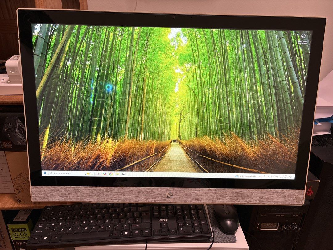 HP Pavilion 27-r080d All-in-One Touchscreen PC