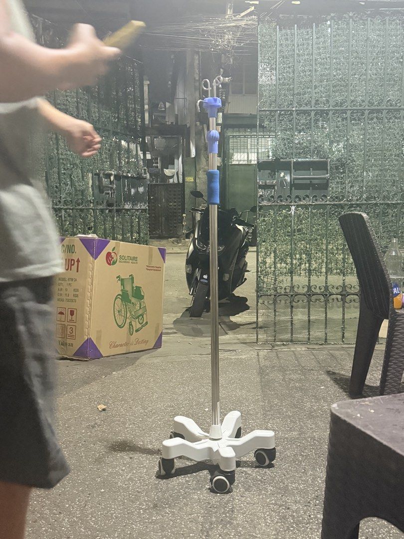 Iv stand white (Category: Medical Supplies & Tools) located in Manila. Submitted by rheata225 (Listing ID 1430532172, Image 1). Description: .
