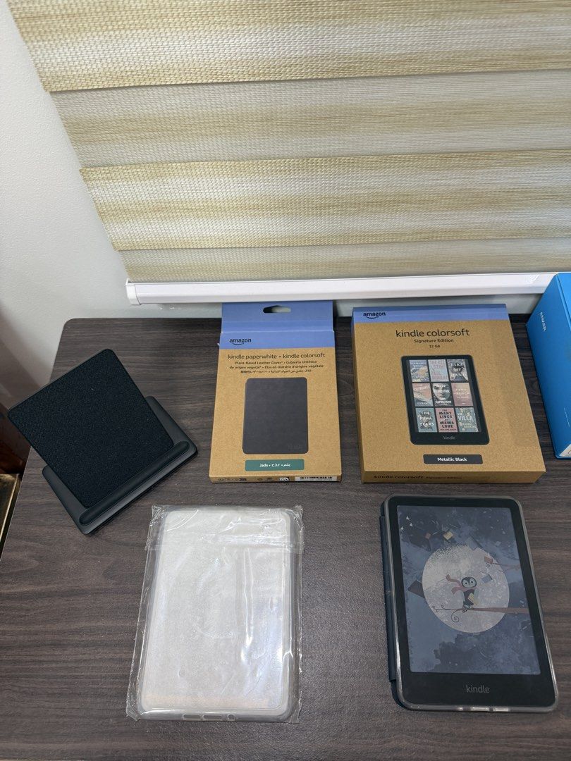 Kindle Colorsoft Signature Edition 32GB Bundle (Category: E-Readers) located in San Fernando. Submitted by hal.chal (Listing ID 1430589341, Image 2). Description: Kindle Colorsoft Signature Edition 32GB Bundle 💰 Price: ₱16,000 (negotiable) 🚫No Ads 📦 Condition • Like new, rarely used • No scratches, dents, or dead pixels Note: Has a very slight yellow band at the bottom (does not affect usage) ✨ Inclusions 💚 Kindle Colorsoft Signature Edition 