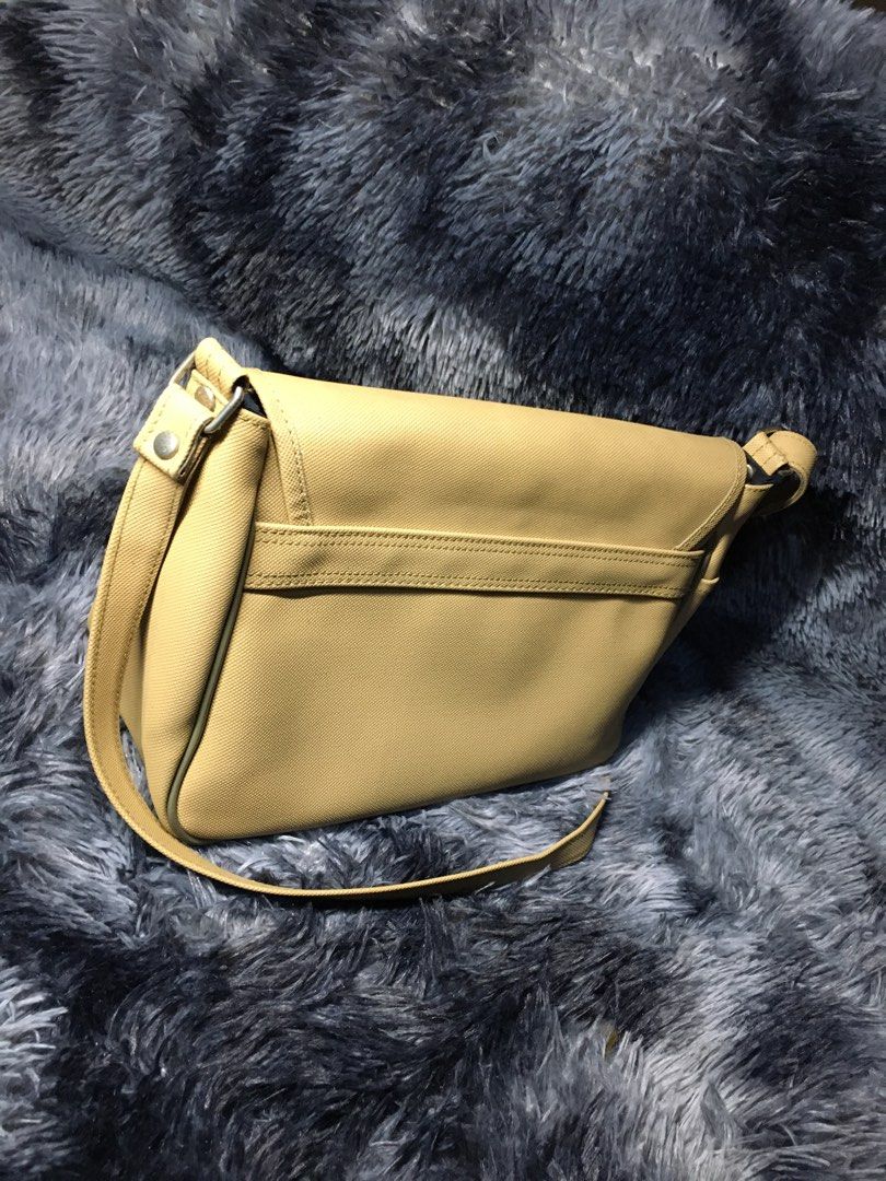 Lacoste Vintage Bag✨✅ (Category: Luxury Bags & Wallets) located in Cagayan de Oro. Submitted by rosellersumod-ong (Listing ID 1430553691, Image 2). Description: Vintage Bag Lacoste 📌 Authentic ✨✅ Sling Bag✅ Uni Sex Bag ✨📌 Dm para sa issue 📌 Excellent Condition ✨ Condition 9.8/10 Color rate 9.8/10 Mine 1200 free shipping Loc:Tagoloan misamis Oriental 📌 unli vouch or vc with item para safe.