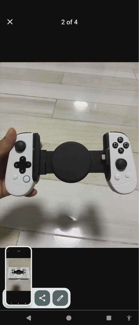 LeaJoy MIC+ Mobile Gaming Controller (Category: Controllers) located in General Mariano Alvarez. Submitted by lucian91 (Listing ID 1430549419, Image 2). Description: - LeaJoy MIC+ Mobile Gaming Controller - Compatible with iPhone and Android devices - Sleek and ergonomic design.