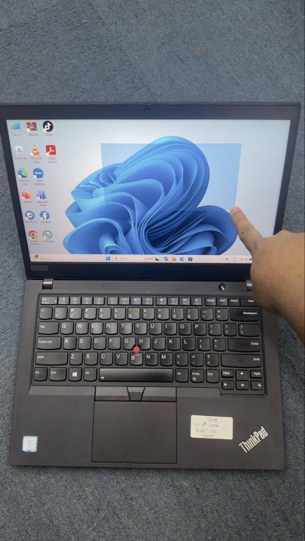 Lenovo ThinkPad t490 with touchscreen Intel core i7 Processor