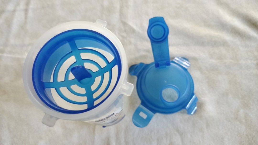 Lock & Lock One-Touch Mixer Shaker 470ml - (Category: Water Bottles & Tumblers) located in Caloocan City. Submitted by beyondfundraising (Listing ID 1430528046, Image 3). Description: Kindly message for availability and inquiries to avoid conflict. Where is as is... Fundraising for Mission Works. four available Lock & Lock One-Touch Mixer with a 470ml capacity. Features a blue lid and a mixer component. Includes a slim design for easy carrying. T
