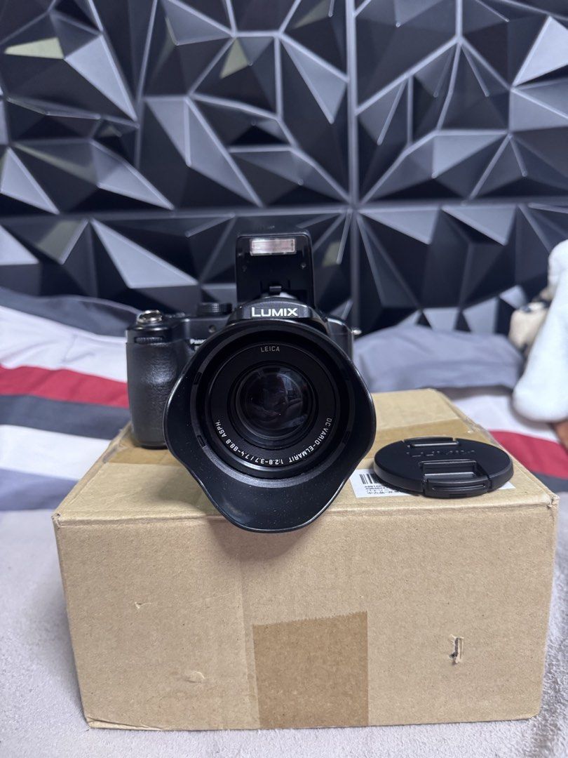 Lumix Digital Camera with Leica Lens (Category: Cameras) located in Manila. Submitted by branded.preloved099 (Listing ID 1430511744, Image 3). Description: Panasonic DMC-FZ50 from Japan with flash and lens cover/Fully working and tested.MEGA O.I.S for sharper shots.Leica DC Vario Elmarit Lens with 12x Optical Zoom (35-420mm).Beginner friendly for people who wants to learn manual photography.
