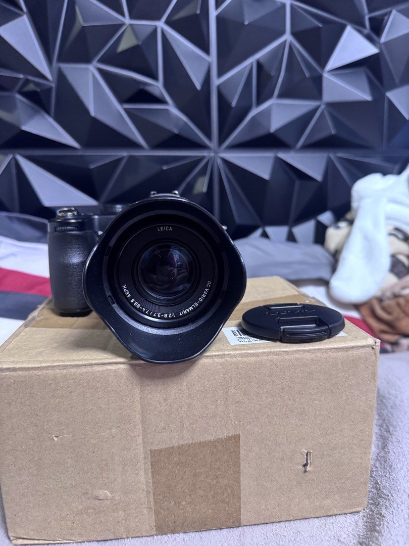 Lumix Digital Camera with Leica Lens (Category: Cameras) located in Manila. Submitted by branded.preloved099 (Listing ID 1430511744, Image 2). Description: Panasonic DMC-FZ50 from Japan with flash and lens cover/Fully working and tested.MEGA O.I.S for sharper shots.Leica DC Vario Elmarit Lens with 12x Optical Zoom (35-420mm).Beginner friendly for people who wants to learn manual photography.