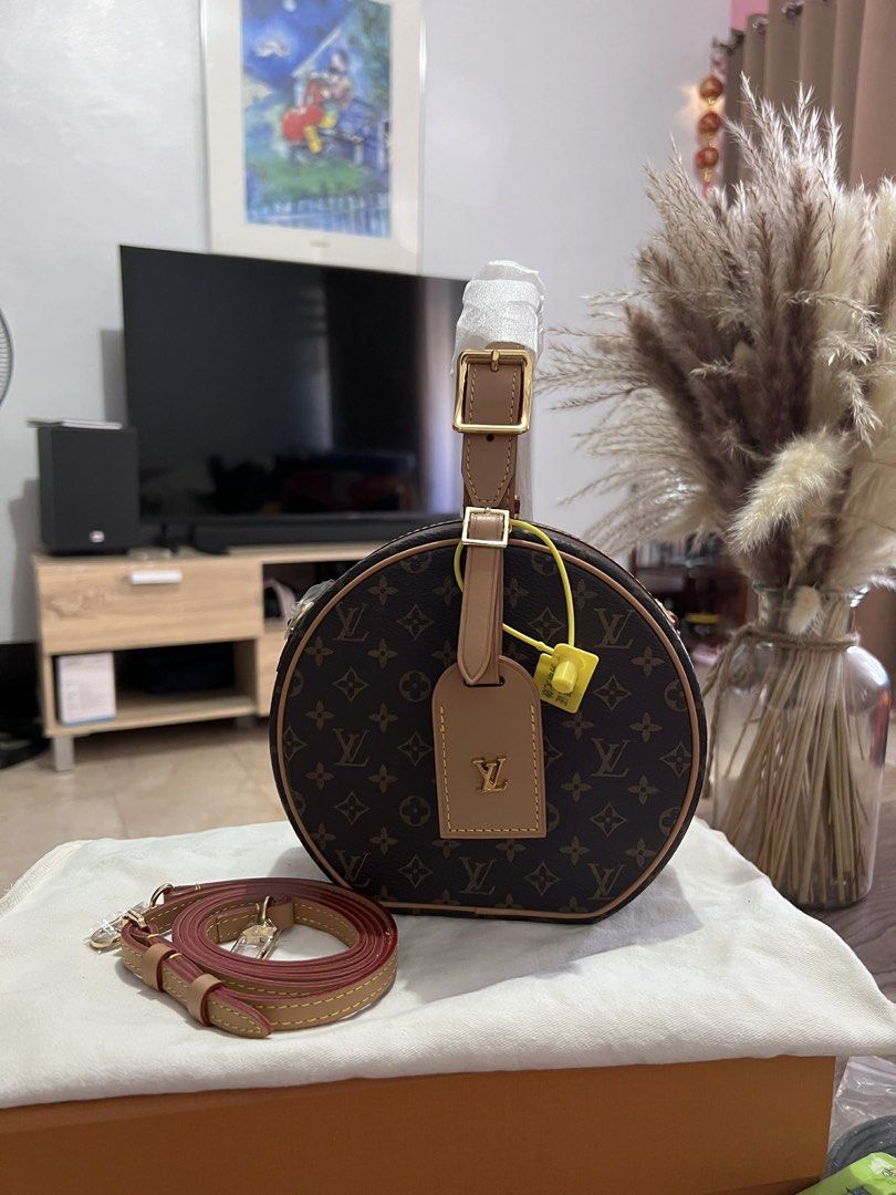 Lv monogram canvas boite chapeau (Category: Luxury Bags & Wallets) located in Manila. Submitted by luxurytreasure.ph (Listing ID 1430526625, Image 1). Description: .