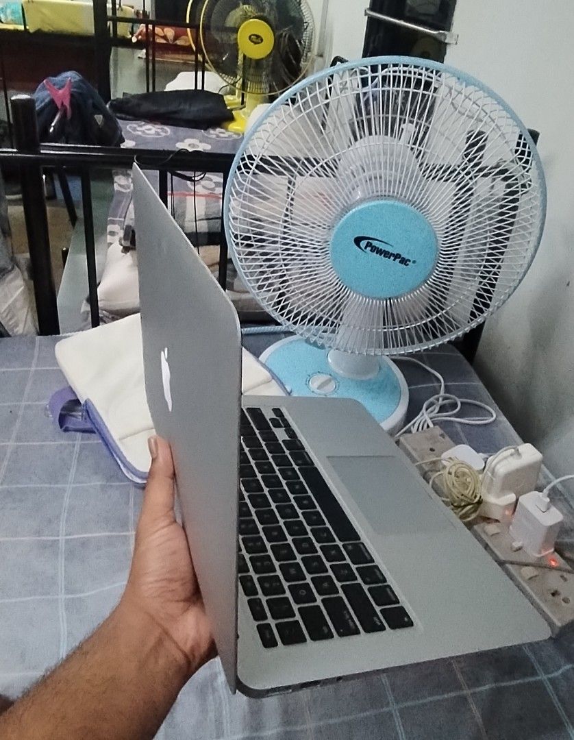 Mackbook air 13420584886098339843