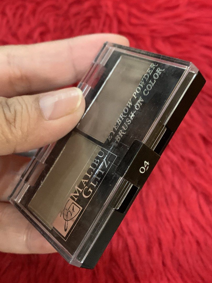 Malibu Glitz Eyebrow Powder (Category: Makeup) located in Quezon City. Submitted by jaianaapura (Listing ID 1430407679, Image 3). Description: - Malibu Glitz Eyebrow Powder - Dual shades for versatile brow looks - Compact design for easy portability - Brush-on color Shades: #04 #05.