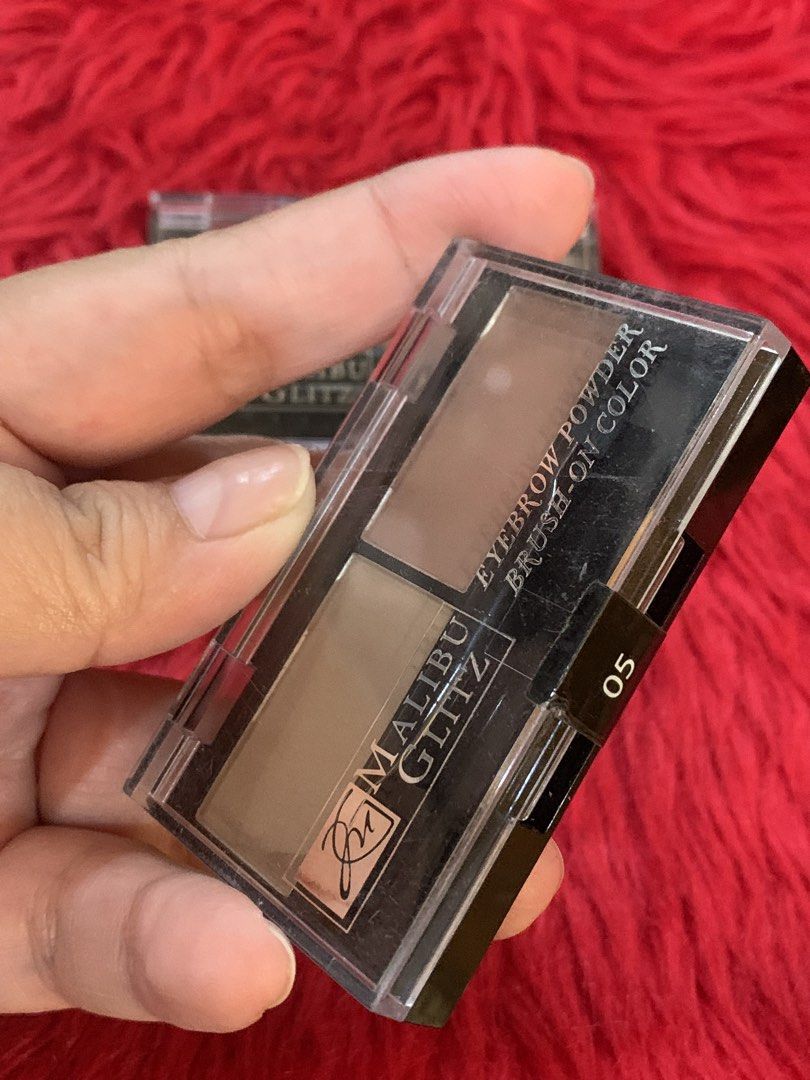 Malibu Glitz Eyebrow Powder (Category: Makeup) located in Quezon City. Submitted by jaianaapura (Listing ID 1430407679, Image 2). Description: - Malibu Glitz Eyebrow Powder - Dual shades for versatile brow looks - Compact design for easy portability - Brush-on color Shades: #04 #05.