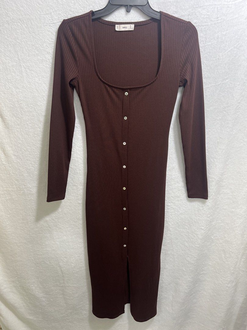 Mango Brown Long sexy Dress (Category: Dresses) located in Pasig City. Submitted by mr.abrenica (Listing ID 1430532901, Image 2). Description: Decluttering Sale! Mango long sexy dress in chocolate brown color, stretchable curduroy style. Length: below the knee Like new used once Size:Small (fits xs - s) Washed already, ready to wear Payment:gcash Shipping: Any preffered by the buyer #Mango#MNG#Zara#Forever21#H&M#Dress#BrownDress#stretchyDress#sex
