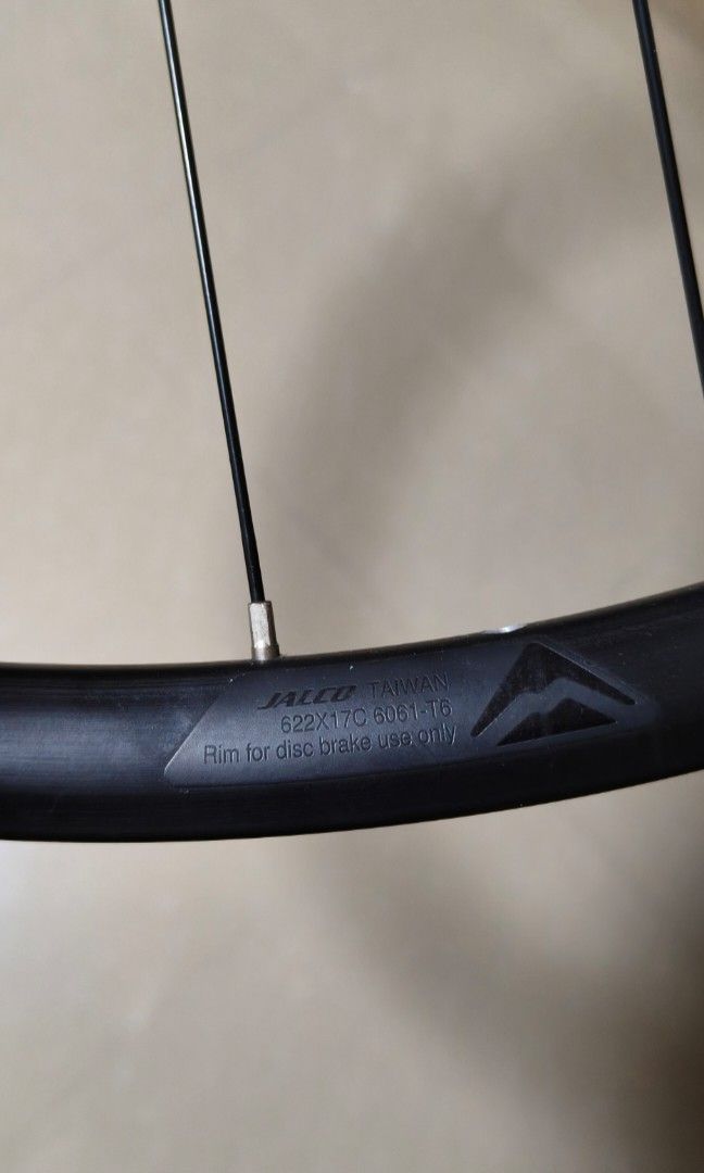 Merida Reacto Wheelset (Category: Parts & Accessories) located in Singapore. Submitted by parrotlover (Listing ID 1429077197, Image 3). Description: Condition 9.5/10 Loud Hub and Smooth Come With Rotor 140mm Continental 700x28c Tyre & Tube Using Less Than 150 km.