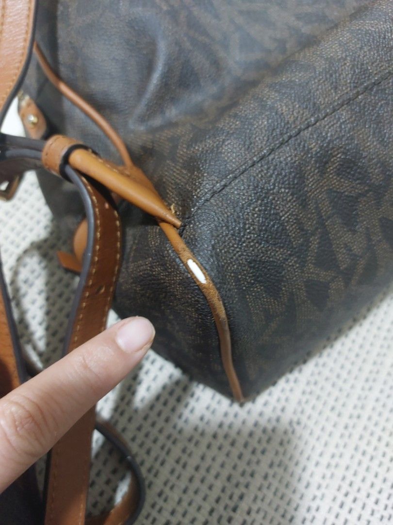 MK preloved medium back (Category: Luxury Bags & Wallets) located in Cavite. Submitted by marje0628 (Listing ID 1430596118, Image 3). Description: selling my preloved Mk bag medium bagpack, please check the picture for flaws..