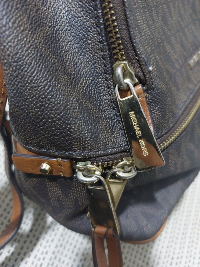 MK preloved medium back (Category: Luxury Bags & Wallets) located in Cavite. Submitted by marje0628 (Listing ID 1430596118, Image 2). Description: selling my preloved Mk bag medium bagpack, please check the picture for flaws..
