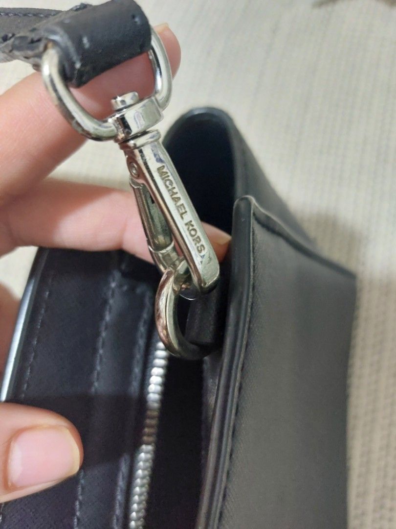 Mk sling bag (Category: Luxury Bags & Wallets) located in Cavite. Submitted by marje0628 (Listing ID 1430596318, Image 3). Description: selling my preloved MK sling bag good as new.