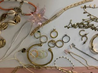 (Category: ) located in . Submitted by betinacloset.shop (Listing ID 1430570207, Image 1). Description: .