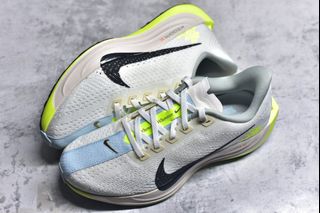 (Category: ) located in . Submitted by Outlet.Sneakers (Listing ID 1430451133, Image 1). Description: .