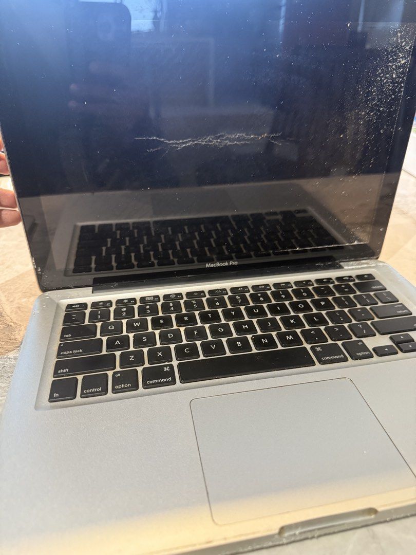 Old Apple MacBook - Used420588891721574402