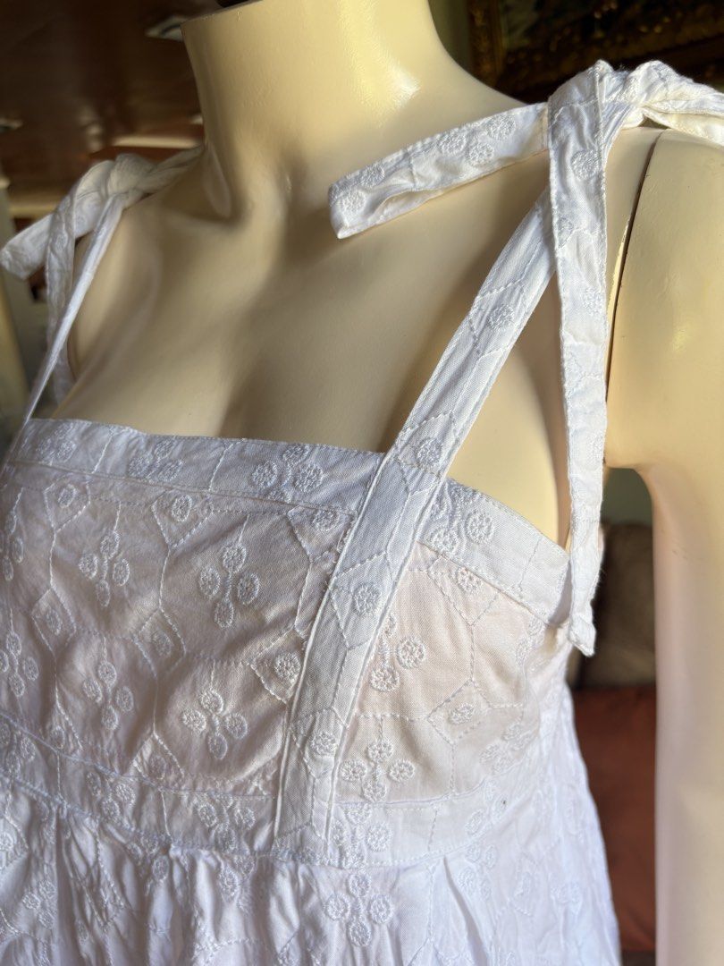 Old Navy White Embroidered Dress (Category: Dresses) located in Barugo. Submitted by green.trendsetter (Listing ID 1430455465, Image 2). Description: White dress from Old Navy with embroidered details. Features tie straps and a square neckline. The dress has an elastic waistband. Perfect for a casual day out or a summer event. Small to Medium. Runs big.