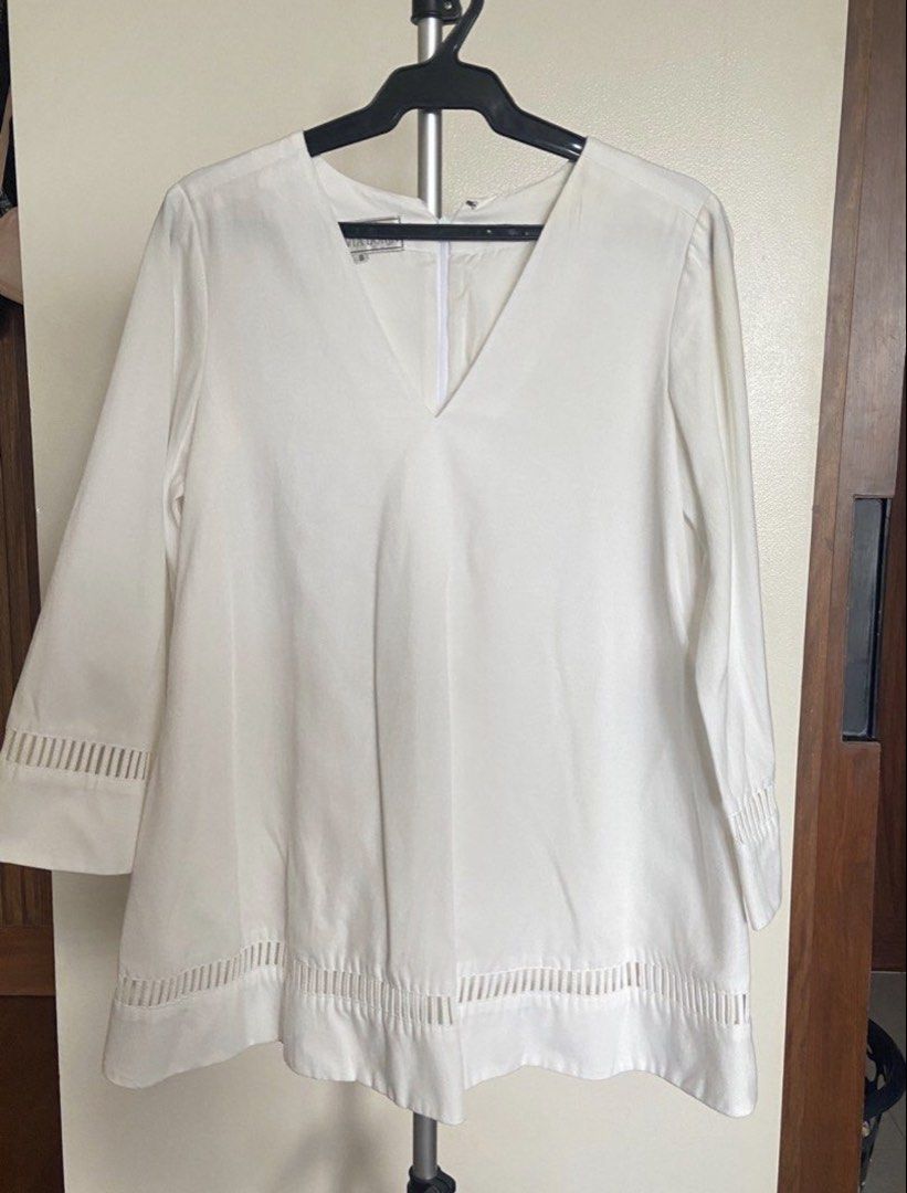 Owa Sylvia White Tunic Dress (Category: Dresses) located in Quezon City. Submitted by clothesandclutter (Listing ID 1430520989, Image 1). Description: Bought for 2950 Barely used.
