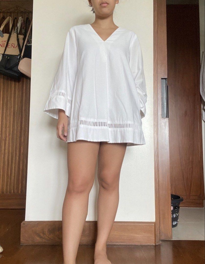 Owa Sylvia White Tunic Dress (Category: Dresses) located in Quezon City. Submitted by clothesandclutter (Listing ID 1430520989, Image 2). Description: Bought for 2950 Barely used.