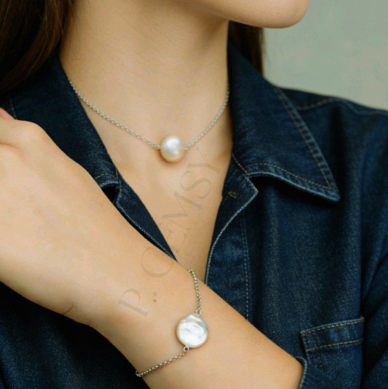 Pearl Necklace and Bracelet Set (Category: Necklaces) located in Valenzuela. Submitted by style_essentials2023 (Listing ID 1430555171, Image 1). Description: Necklace 870 Bracelet 780.