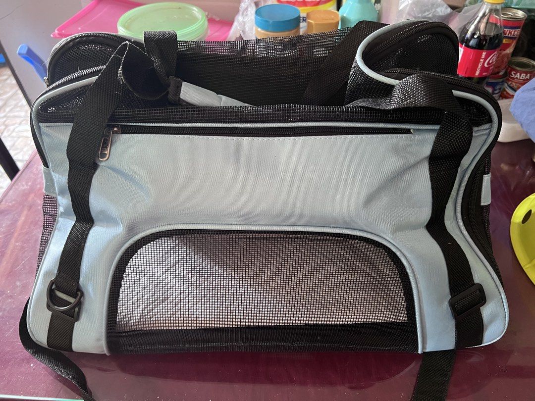 Pet Carrier Bag (Category: Homes & Other Pet Accessories) located in Manila. Submitted by dizonsalv23460 (Listing ID 1430513358, Image 1). Description: 50 x 26 x 26 L x h x w Airline Accepted Dimension.