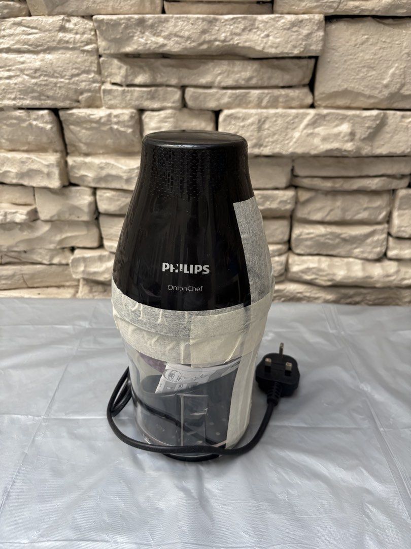 Philips OnionChef Food Chopper (Category: Juicers, Blenders & Grinders) located in Manila. Submitted by morimarche (Listing ID 1430455905, Image 1). Description: ✔️ Lightly used ✔️ No box ✔️ Fully functional Saves time in prep—especially for onions, garlic, and small batch cooking. 💡 Good for home cooks or small food business.