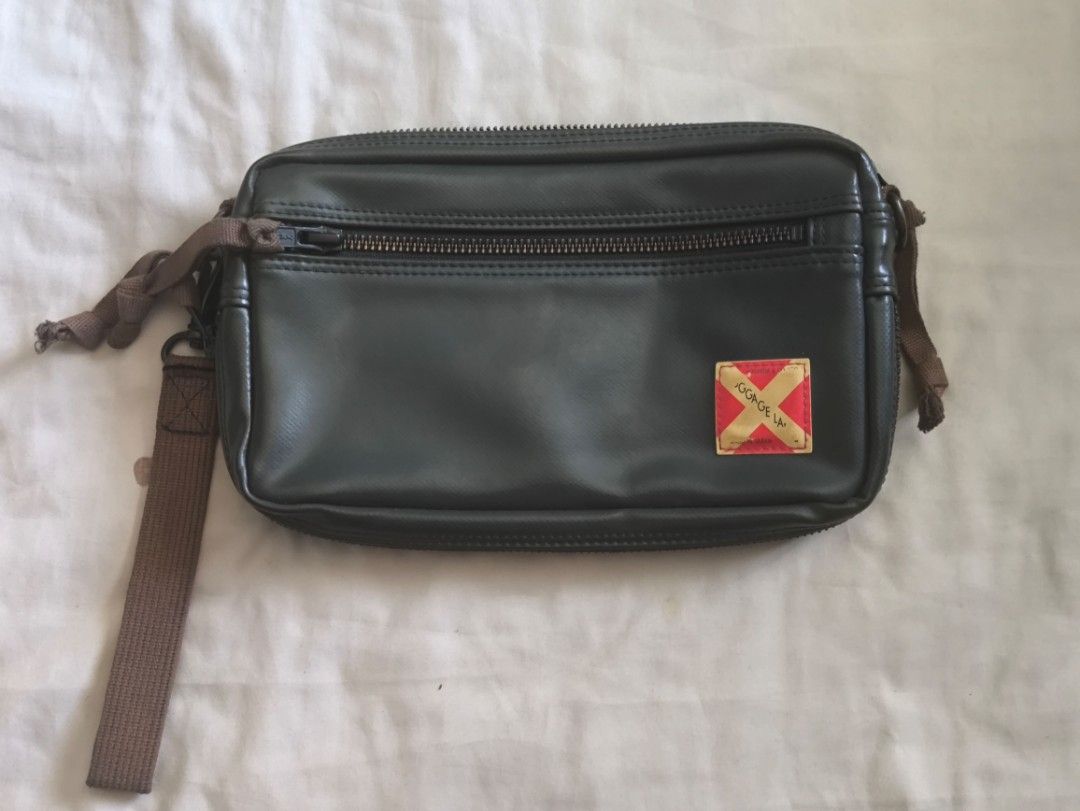 Porter Luggage Label (Category: Belt bags, Clutches and Pouches) located in Pavia. Submitted by deusk (Listing ID 1430430446, Image 3). Description: Luggage label wristlet you can use your own sling to make it a sling bag. No sling included..