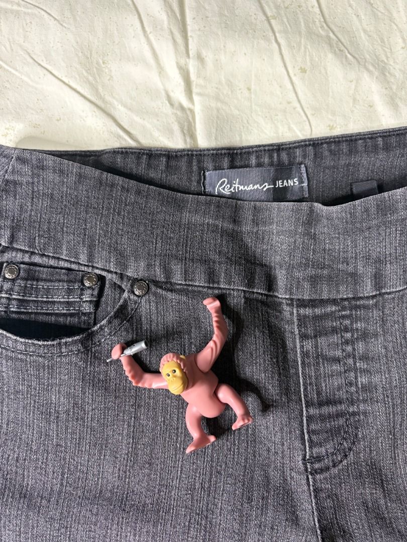 Reitmans JEANS Mid Waist Bootleg Pants (Category: Jeans) located in Abucay. Submitted by rewornstudio (Listing ID 1430458324, Image 2). Description: -Flare-Leg Mid-Rise Jean with Pockets -can fit S-M **Toys in the photos not included.