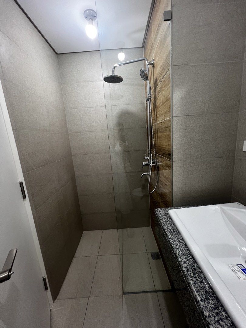 Rent Studio Unit - Grand Midori Ortigas (Category: Apartments & Condos) located in Quezon City. Submitted by luckypotion13 (Listing ID 1430418996, Image 3). Description: The Grand Midori Ortigas, Pasig City Location: Exchange Road, corner Jade Drive, Ortigas Center, Pasig City Semi-Furnished: With Split Type AC, Cabinet, Rangehood, Water Heater Nearby Establishments, Tektite, Exquadra Tower, Podium, SM Megamall Unit Size: 35.50 sqm, no parking Re