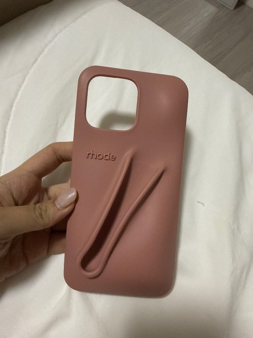 Rhode Phone Case - iPhone 16 pro max (Category: iPhone 16 Series) located in Cavite. Submitted by theadee (Listing ID 1430524516, Image 2). Description: - toast rhode phone case for iphone 16 pro max - no more box - used a few times but can still pass as new - authentic .