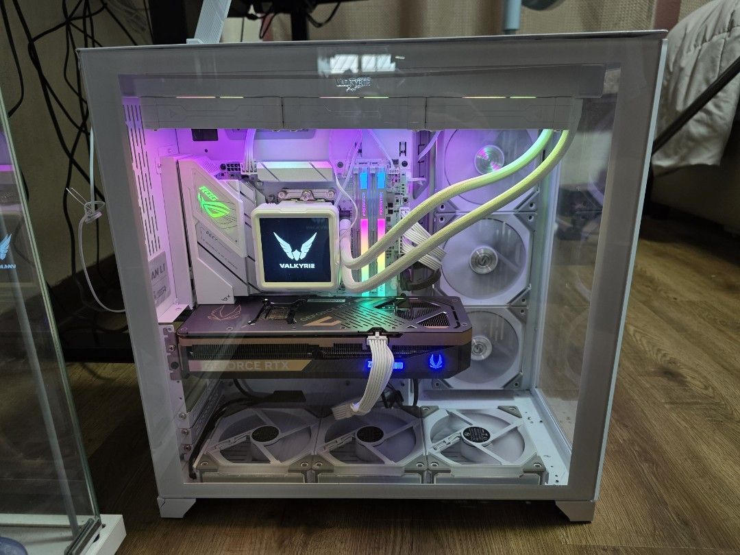 Ryzen 7 9800X3D RTX 5070TI White Pc desktop