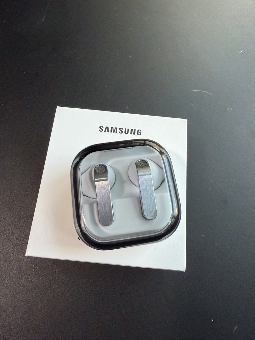 Samsung buds 4424053685261455361