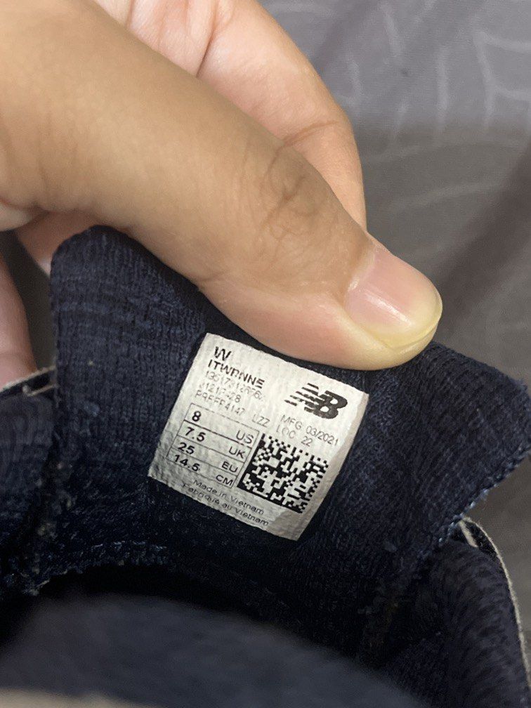 Sepatu anak new balance ori (Kategori: Orang Tua, Bayi & Anak - Lainnya) berada di Bogor. Dikirim oleh manwomankidstuff (ID iklan 1430510407, Gambar 3). Deskripsi: Bisa co 🧡 Minus seperti di 2 foto terakhir Nego tipis.