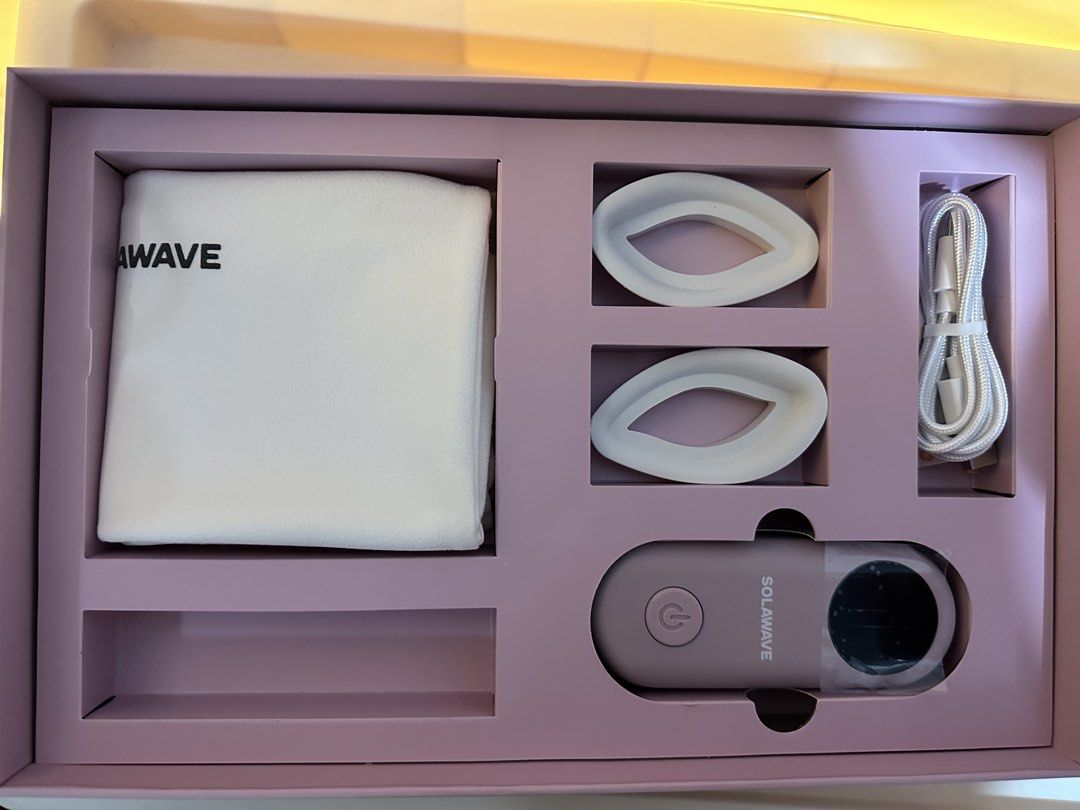 Solawave Wrinkle Retreat Pro Light Therapy Mask (Category: Face Care) located in Pasig City. Submitted by regs.018 (Listing ID 1430574300, Image 3). Description: Solawave Wrinkle Retreat Pro Light Therapy Mask + 2pcs 30ml Lightboost face and neck serum.