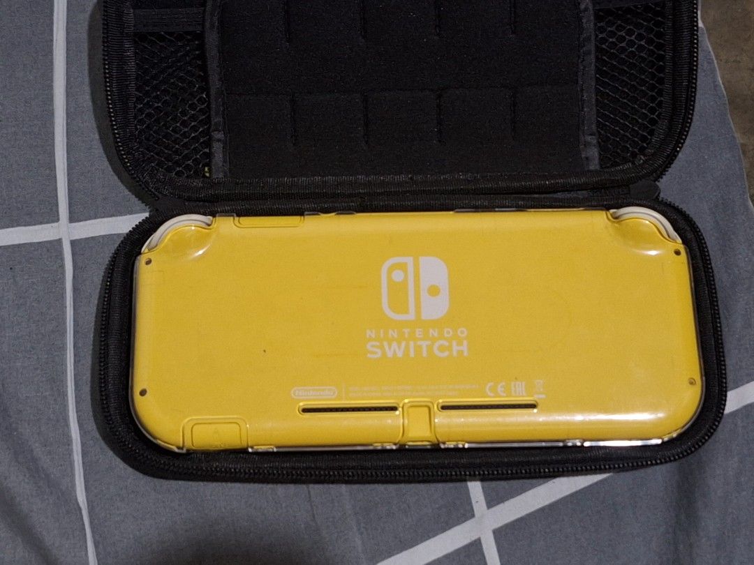 SWITCH LITE (YELLOW) + FREE BAG, CASE, AND DESIGN. (Category: Nintendo) located in Caloocan City. Submitted by austinepar53732 (Listing ID 1430519592, Image 1). Description: Rfs: Dina masyado ginagamit. Switch Lite for sale, given to me as a gift brand new, never used it that much. With free bag with cute keychain and free case and design sa buttons. Price negotiable wag lang barat. May flaw sya tho, may scratch sya sa screen but barely noticable