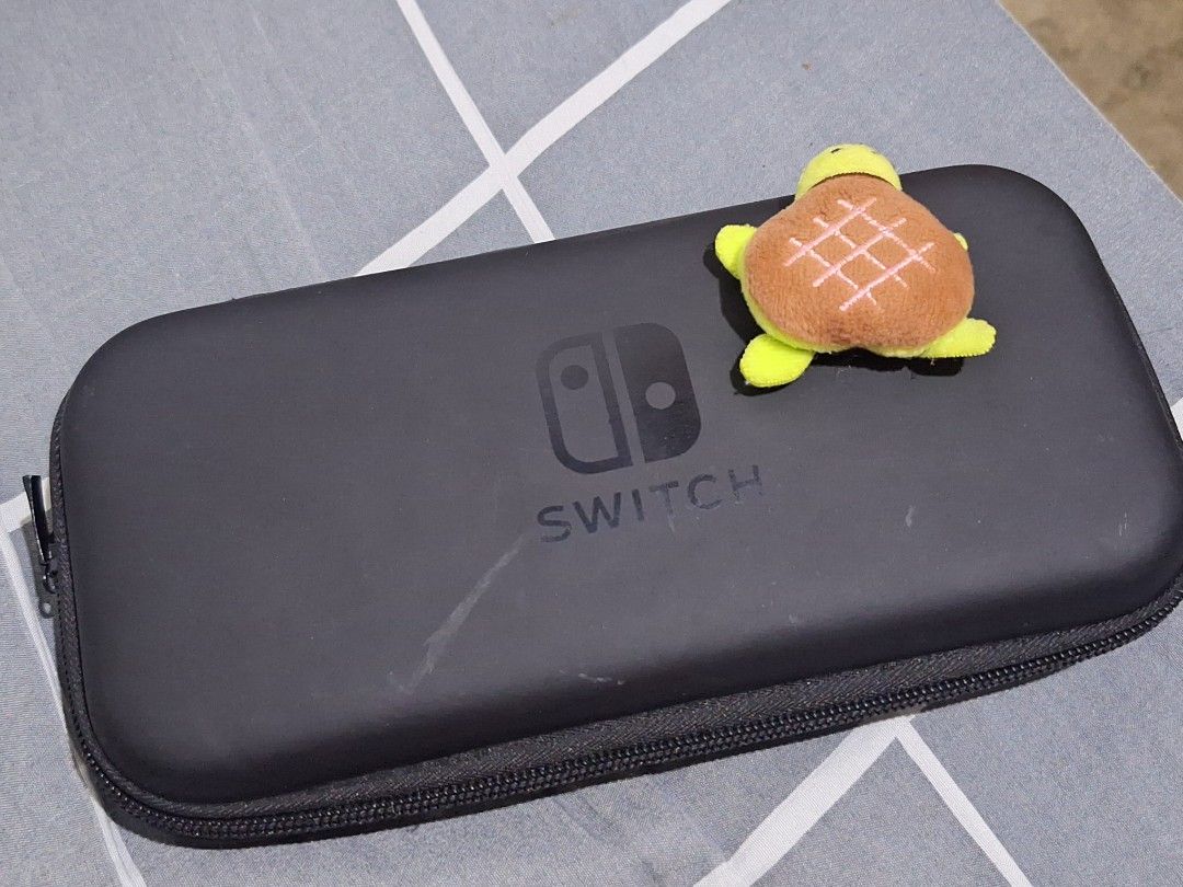 SWITCH LITE (YELLOW) + FREE BAG, CASE, AND DESIGN. (Category: Nintendo) located in Caloocan City. Submitted by austinepar53732 (Listing ID 1430519592, Image 3). Description: Rfs: Dina masyado ginagamit. Switch Lite for sale, given to me as a gift brand new, never used it that much. With free bag with cute keychain and free case and design sa buttons. Price negotiable wag lang barat. May flaw sya tho, may scratch sya sa screen but barely noticable