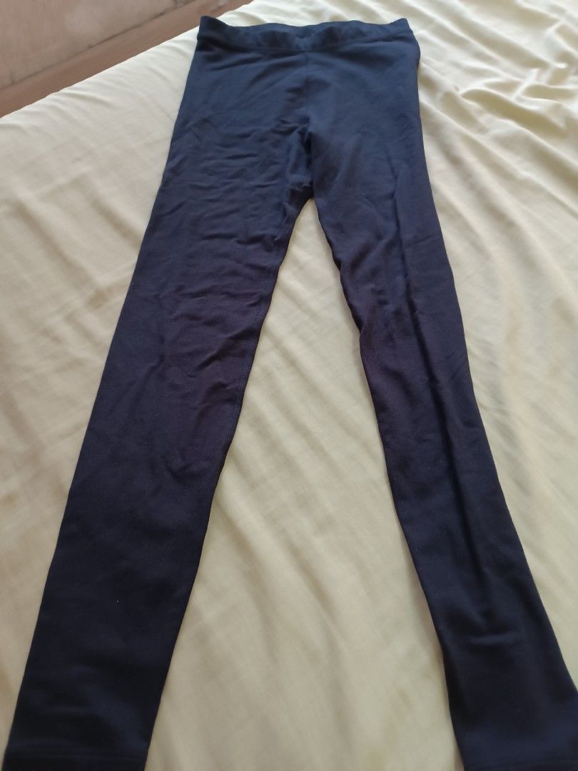 Uniqlo Heattech Extra Warm Leggings (Category: Other Bottoms) located in Quezon City. Submitted by gracechav596 (Listing ID 1430456457, Image 1). Description: Uniqlo Heattech Extra Warm leggings in size M. Made with 58% cotton and 42% acrylic. The leggings are navy blue in color. Waist size is 65-69cm. These leggings are designed to keep you warm. Perfect for layering or wearing on their own..