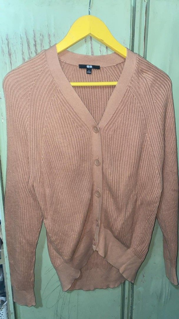 GU | Uniqlo Ribbed Cardigan (Category: Coats, Jackets and Outerwear) located in Dagupan City. Submitted by declutteredbyaj (Listing ID 1430576801, Image 3). Description: 🚛 j&t 📍dagupan city, pangasinan 📌 payment first policy 📌MOP: maribank only 📌 strictly no return, no exchange.
