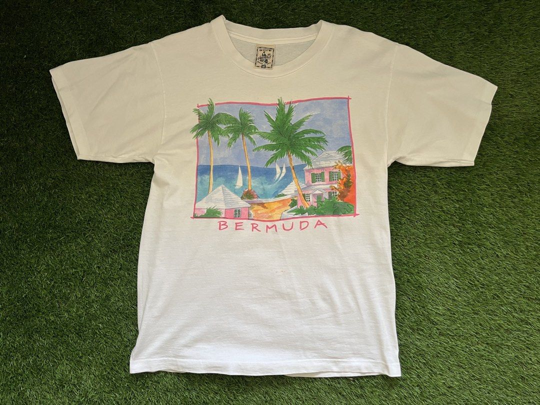 Vintage Bermuda Graphic T-Shirt (Category: Tshirts & Polo Shirts ) located in Valenzuela. Submitted by smma1234 (Listing ID 1430495503, Image 1). Description: - Vintage Bermuda Graphic T-Shirt - color: white - dimes: 27x19 - issues: minor stain (see pic).